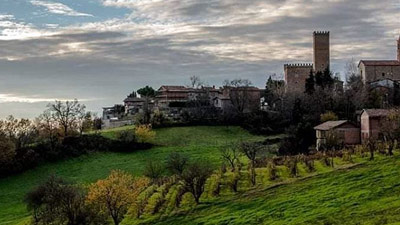 Borgo di Nazzano sulle colline pavesi